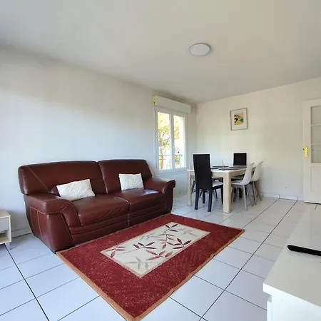 Elegant Two-bedroom With Private Pool And Parking Appartement Antibes