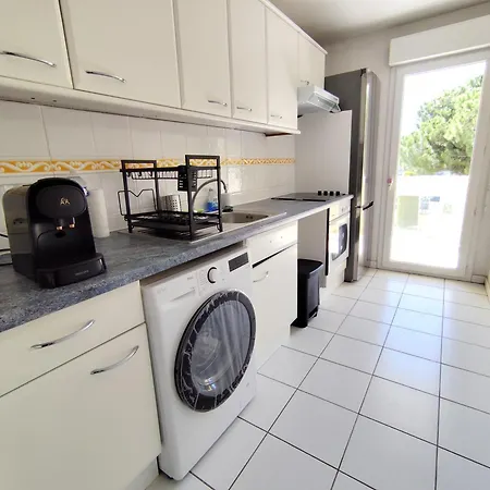 Elegant Two-bedroom With Private Pool And Parking *