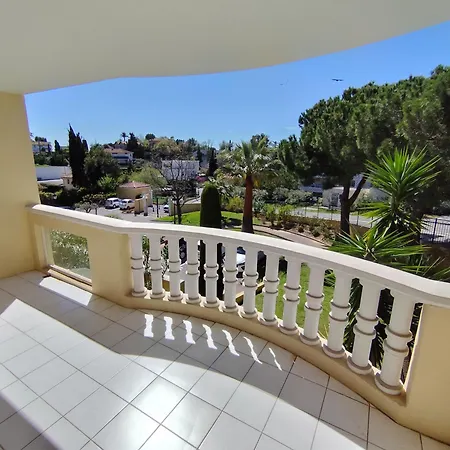 Elegant Two-bedroom With Private Pool And Parking *