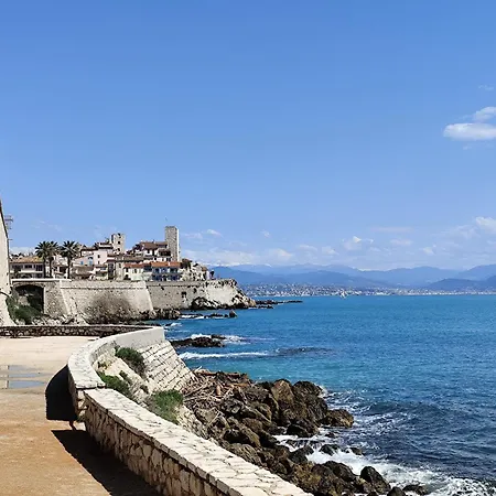 Apartman Elegant Two-bedroom With Private Pool And Parking Antibes
