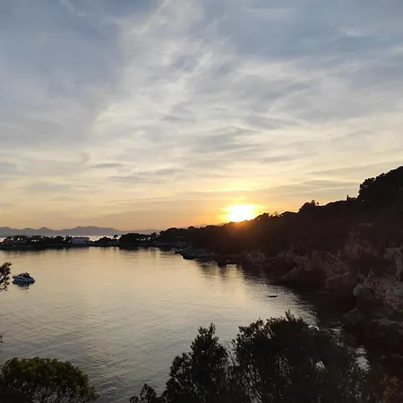 Elegant Two-bedroom With Private Pool And Parking *