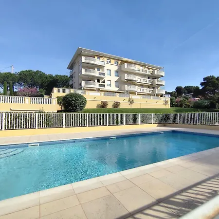 Elegant Two-bedroom With Private Pool And Parking *