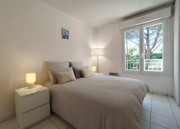 Elegant Two-bedroom With Private Pool And Parking アンティーブ