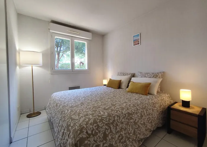 Elegant Two-bedroom With Private Pool And Parking * アンティーブ