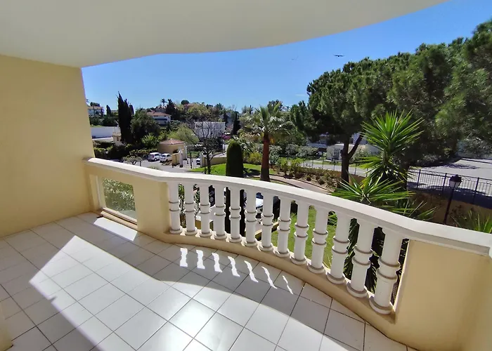 Elegant Two-bedroom With Private Pool And Parking *